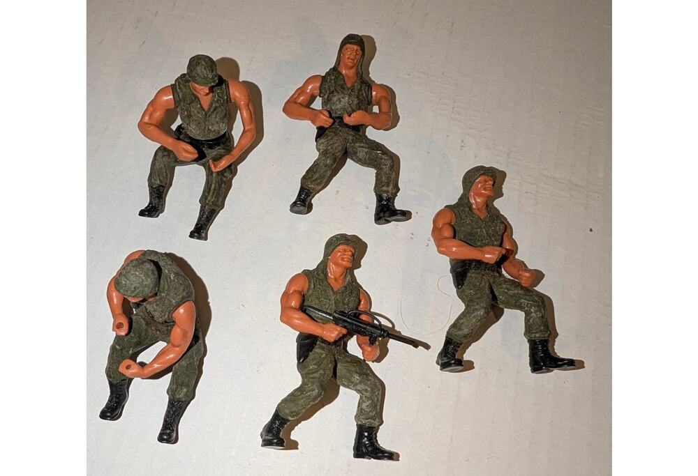 Vintage 1974 Mattel Hero's In Action Army Men Figures Lot of 5